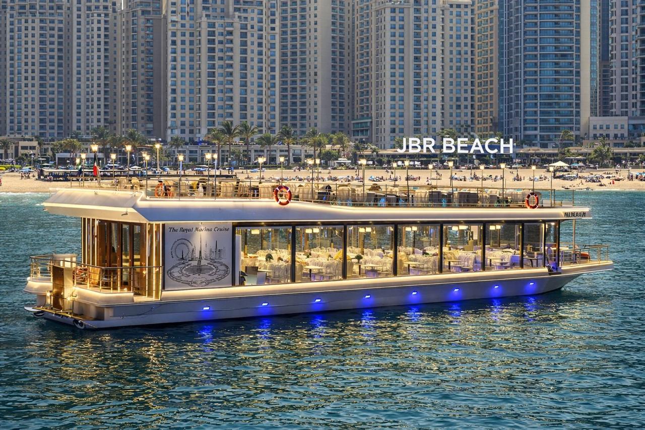 Premium Glass Boat Dinning